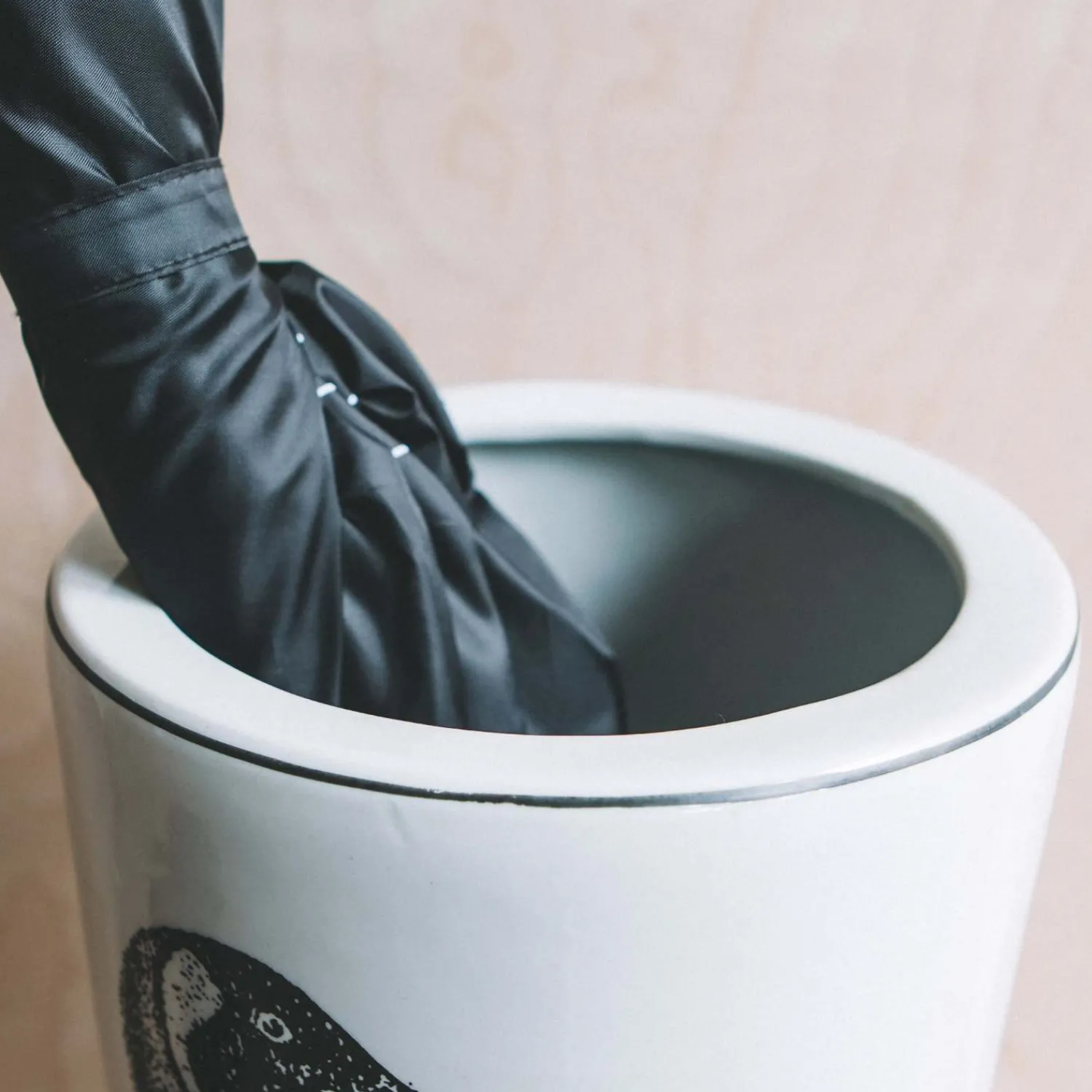 Graham & Green Ceramic Penguin Umbrella Stand