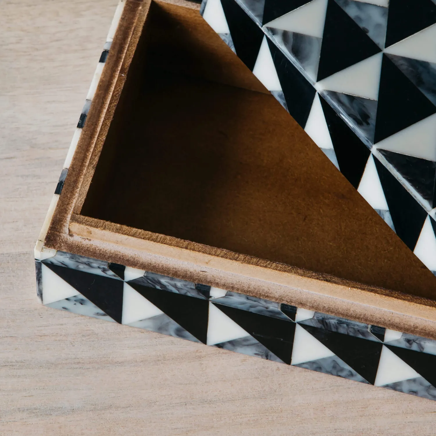 Graham & Green Geometric Pyramid Box