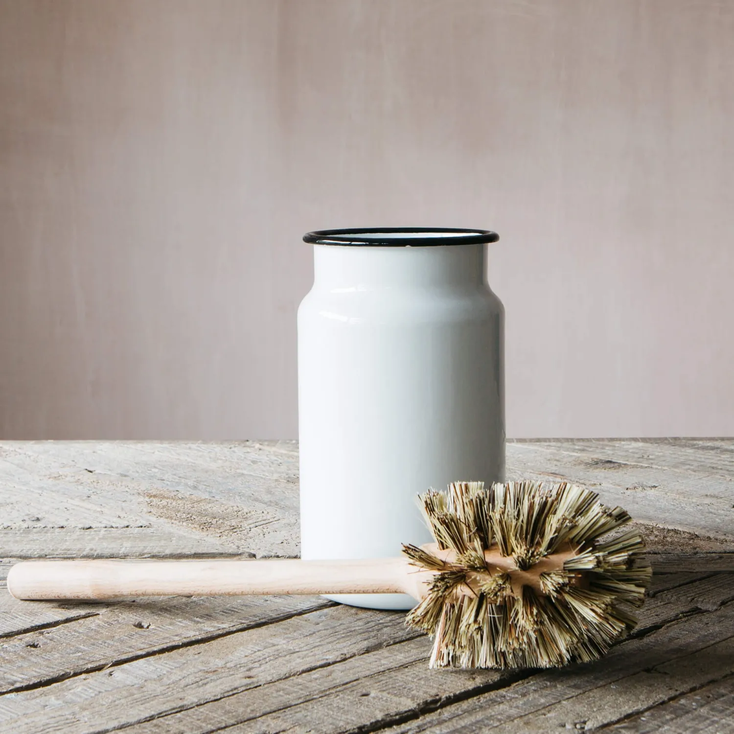 Graham & Green Loo Brush in Enamel Pot