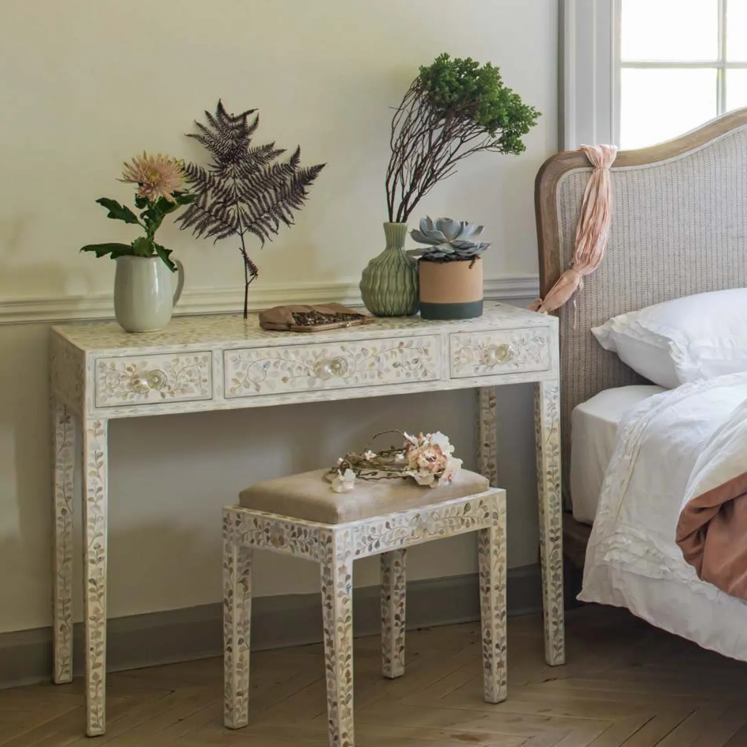 Graham & Green Maxi White Mother of Pearl Stool