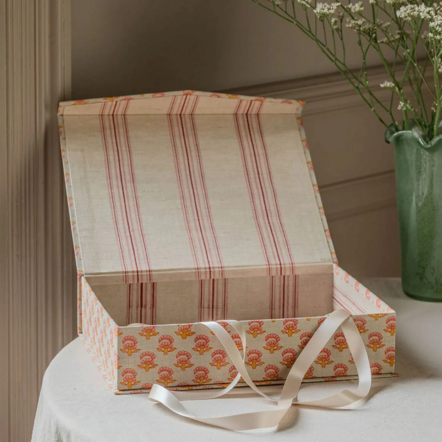 Graham & Green Natural Flower Decorative Box - Small