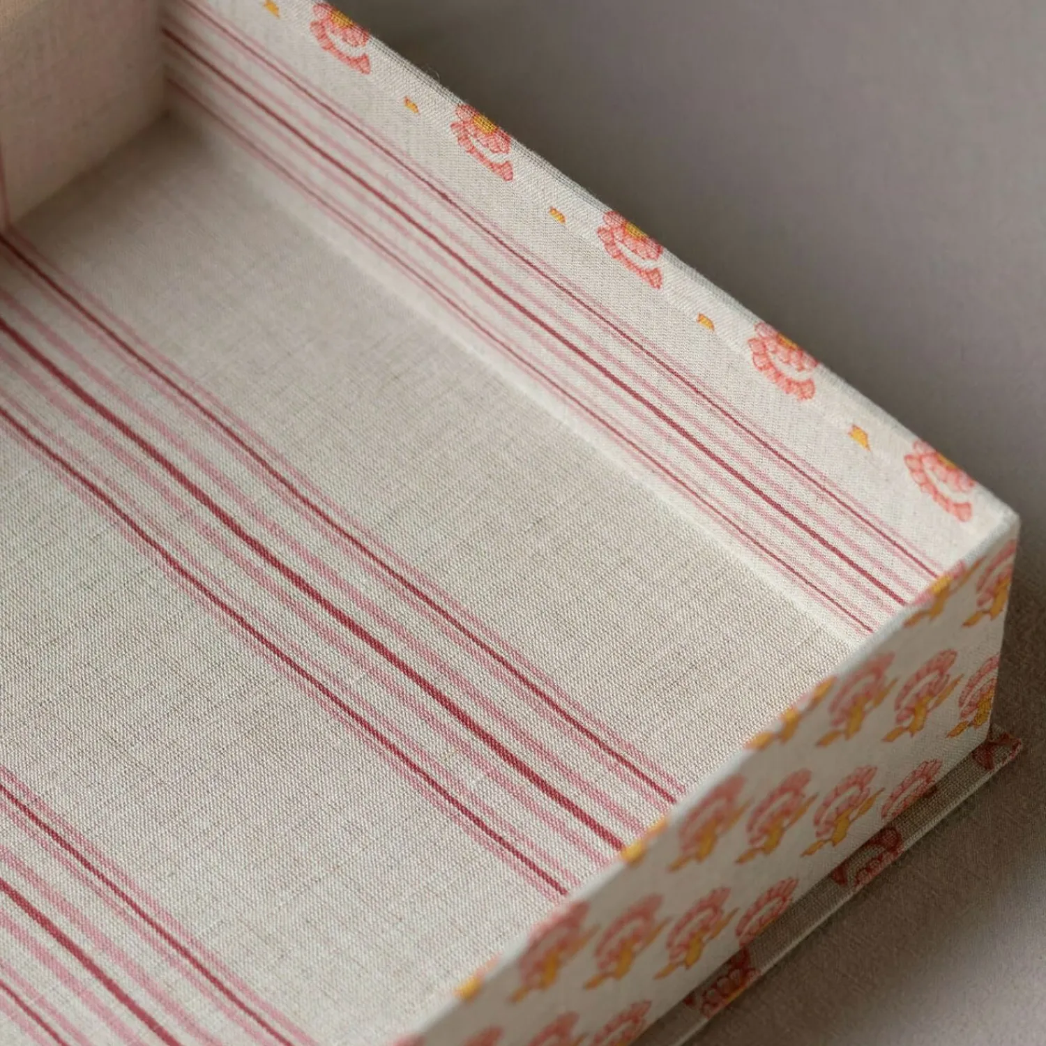 Graham & Green Natural Flower Decorative Box - Small