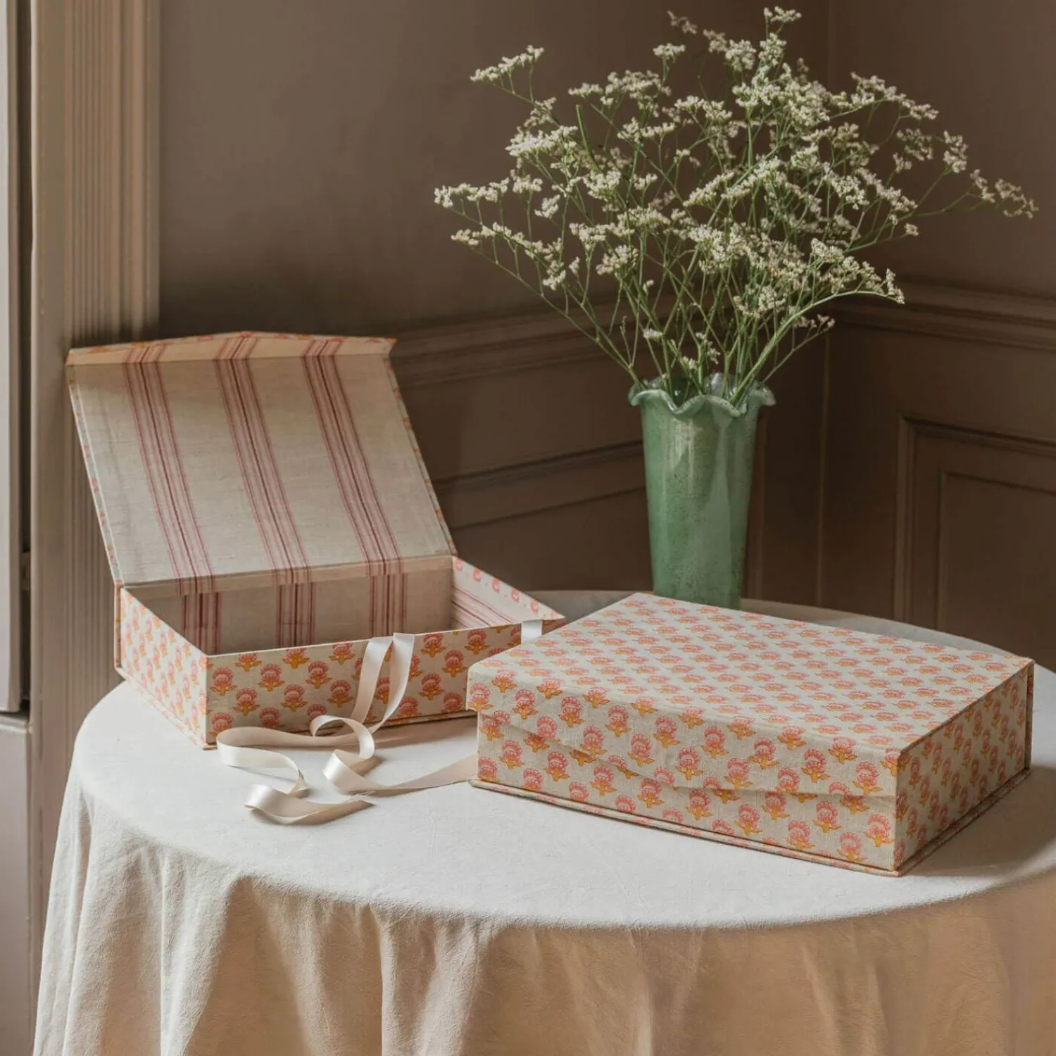 Graham & Green Natural Flower Decorative Box - Small