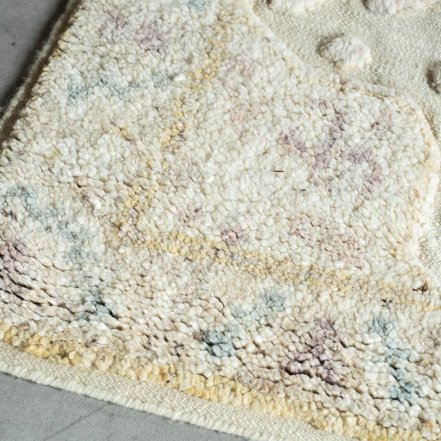 Graham & Green Posey Knotted Wool Rug 180 x 270cm
