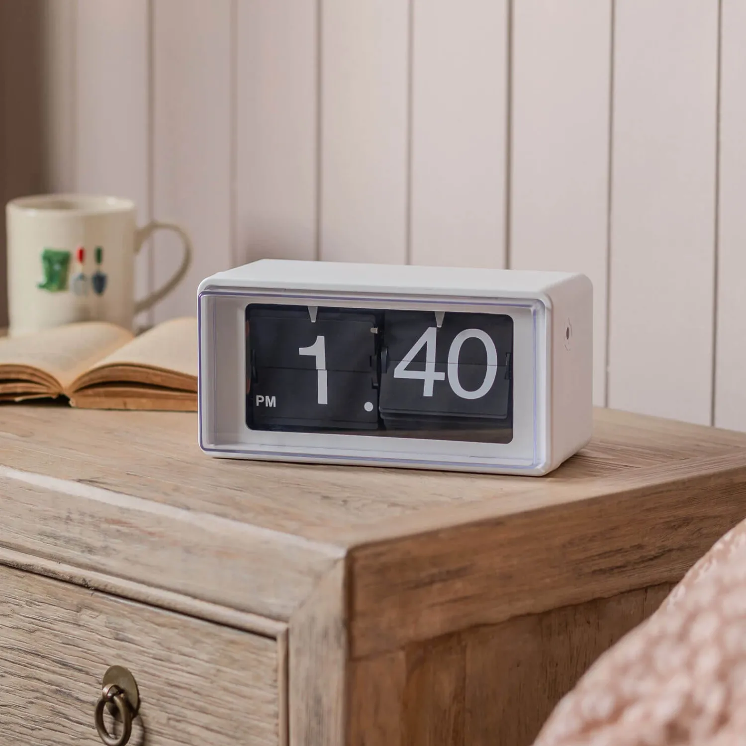 Graham & Green White Boxed Retro Flip Clock