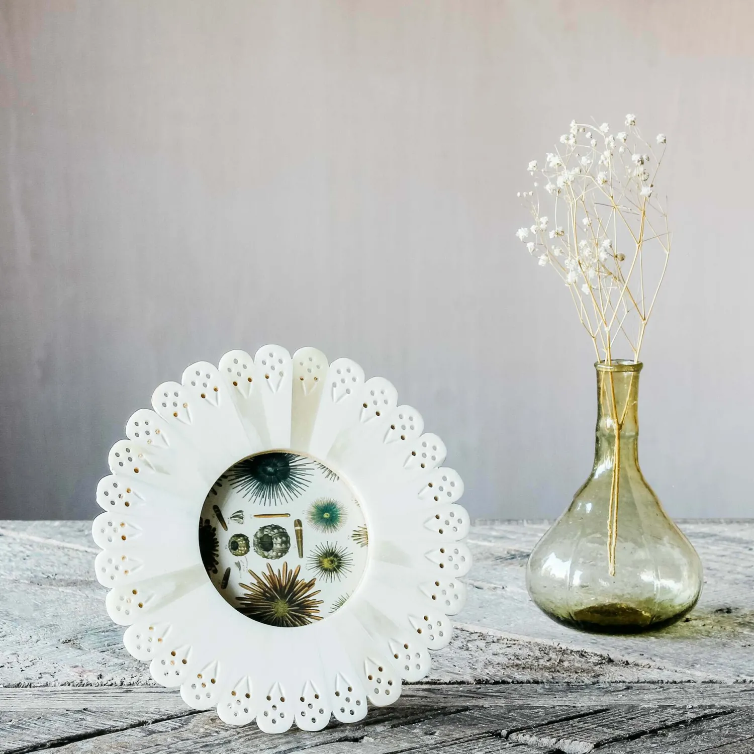 Graham & Green White Doily Round Bone Frame