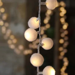 Graham & Green White Pom Pom Garland